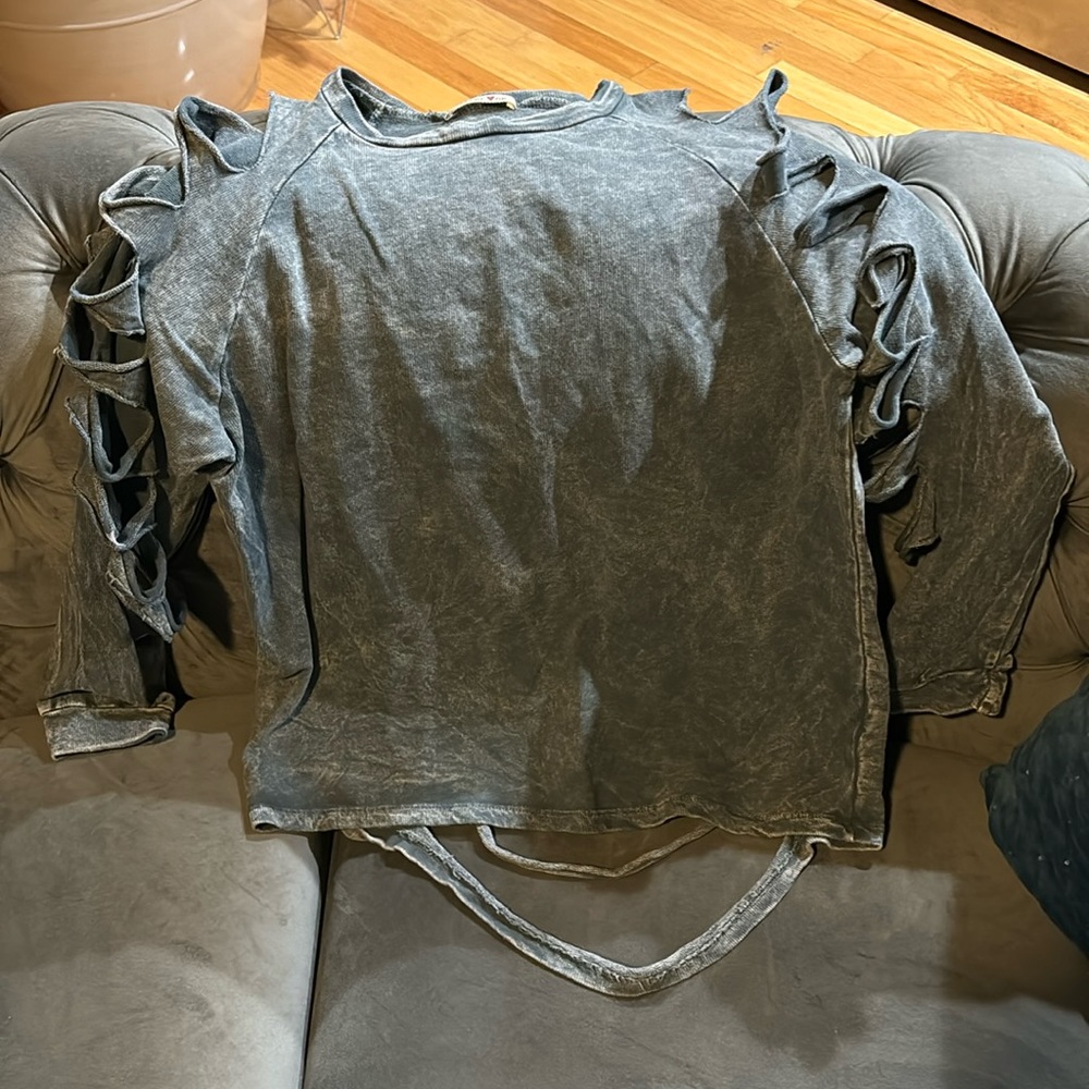 Long sleeve ripped style on sleeves and lower back